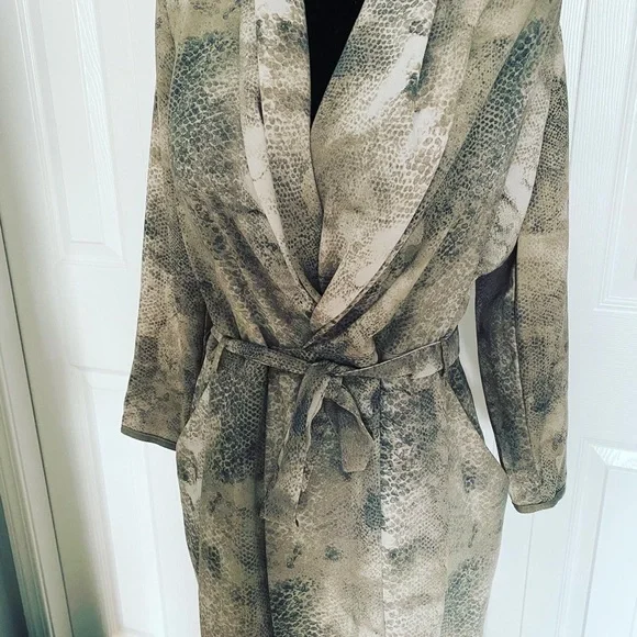 ARITZIA DRESS SNAKE PRINT - Picture 3 of 7